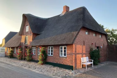 reetgedecktes Haus 25 im Friesendorf Oldsum auf Föhr